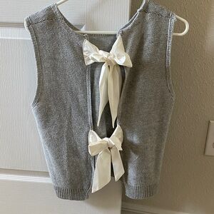 Gray bow back sweater vest top M